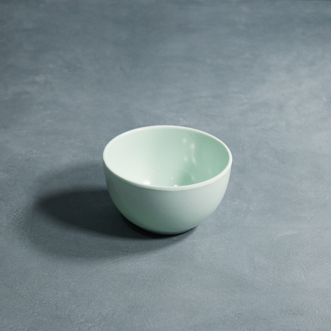 Shallow rounded food bowl