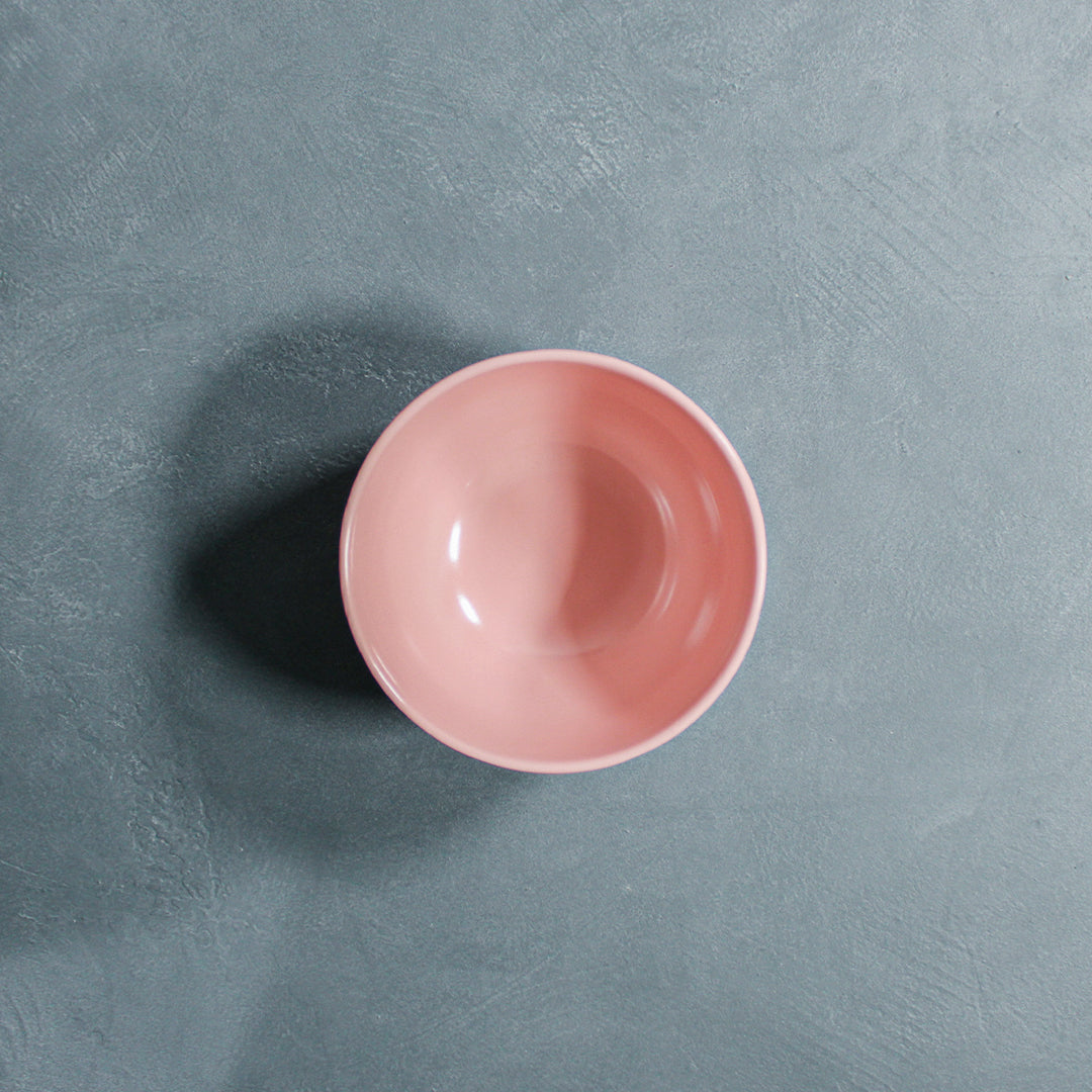 Compact rounded food bowl