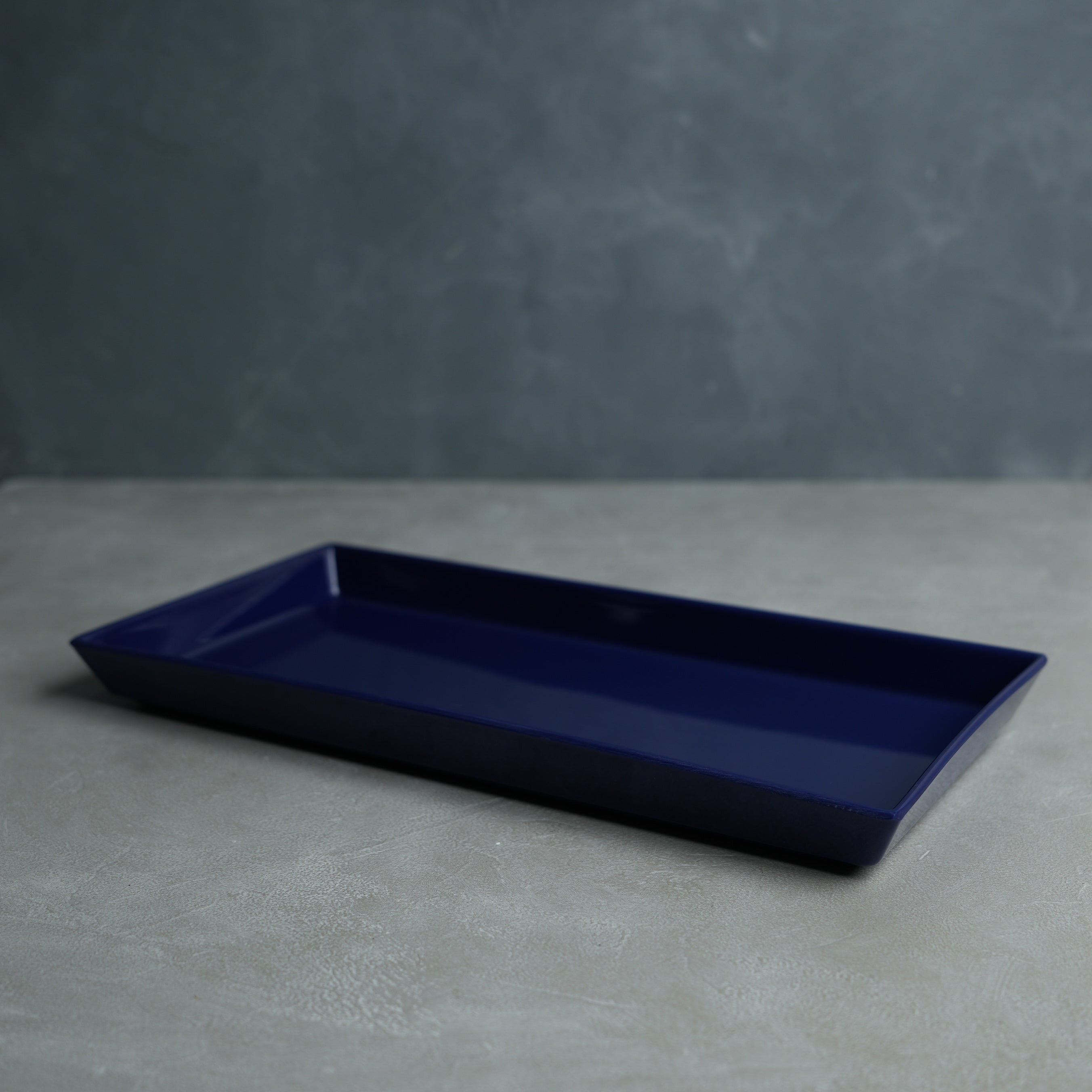 Rectangular food serving tray