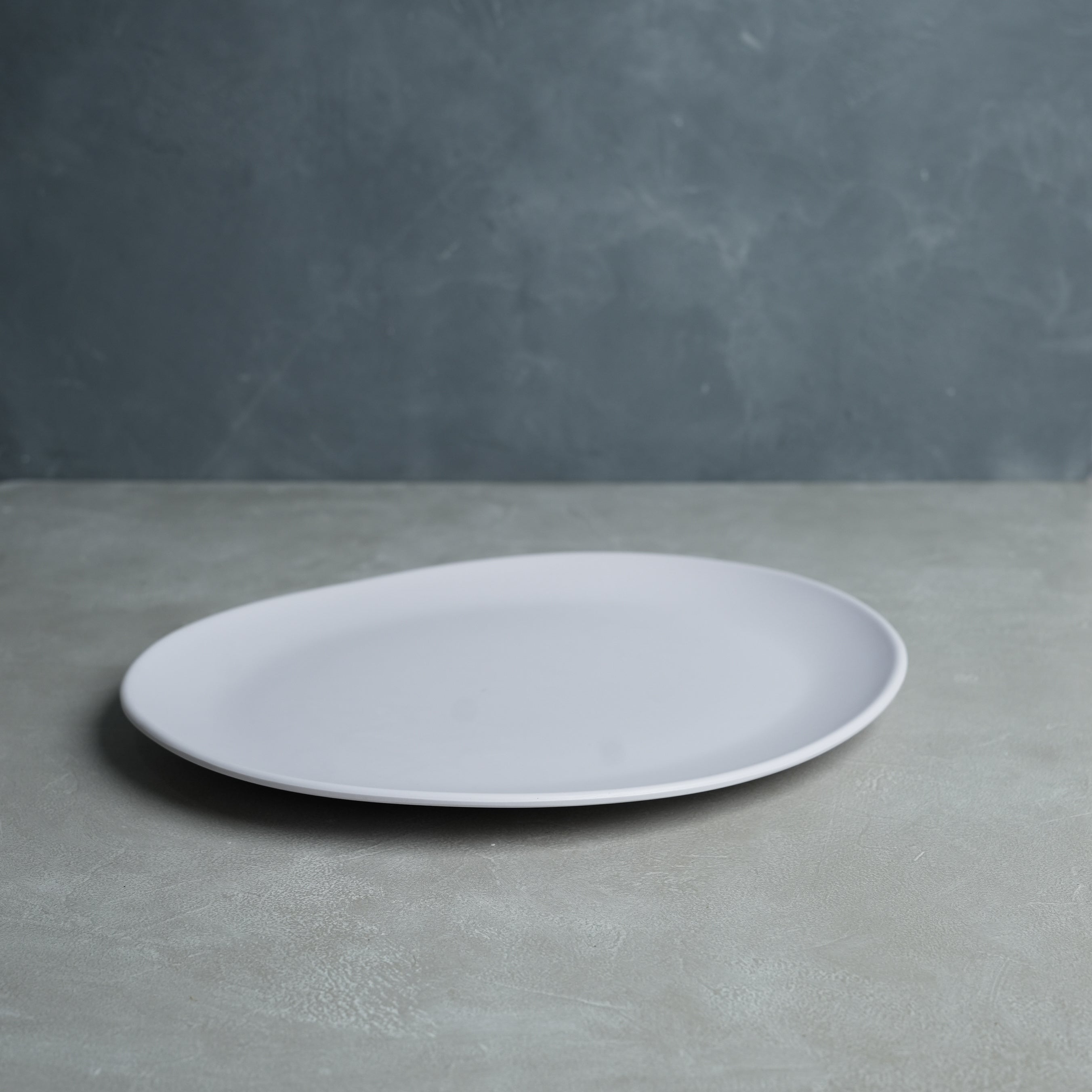 Oval food serving plate
