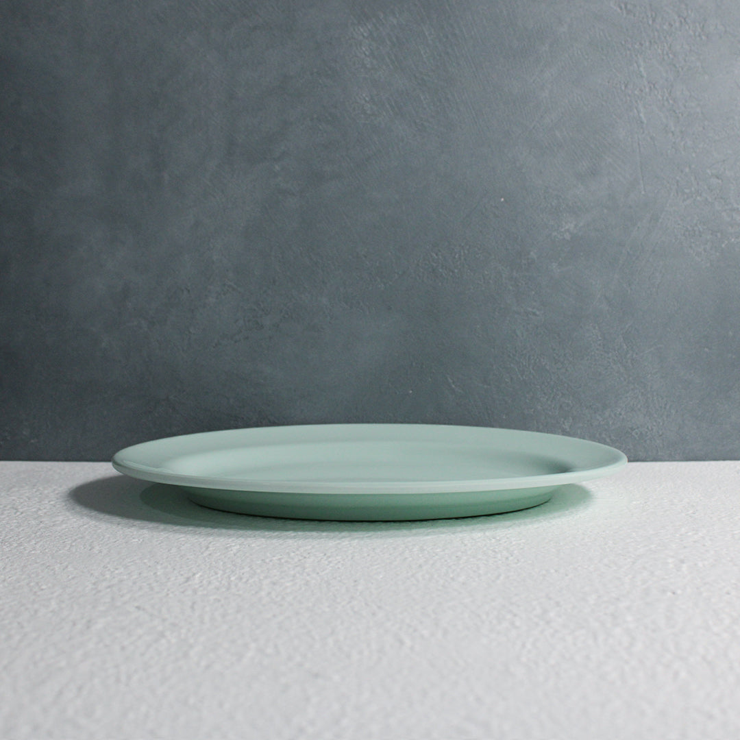 Round flat dish