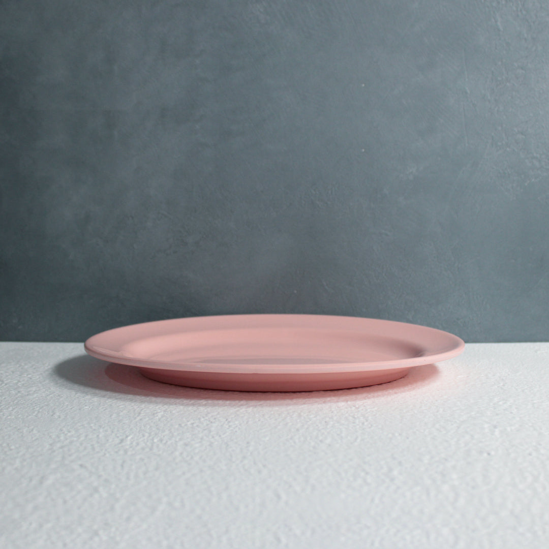 Circular serving dish
