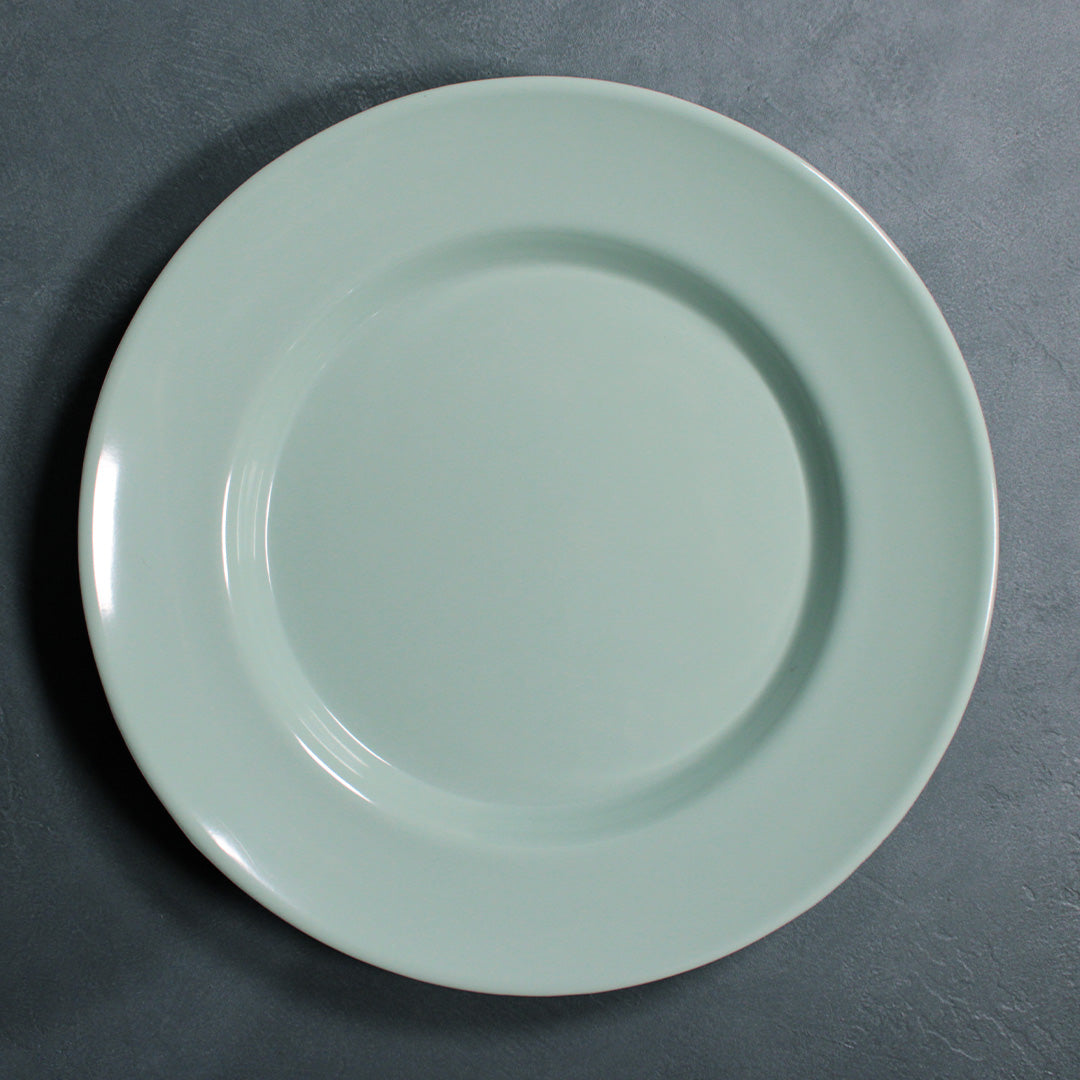 Round Smooth-Rimmed Serving Plate