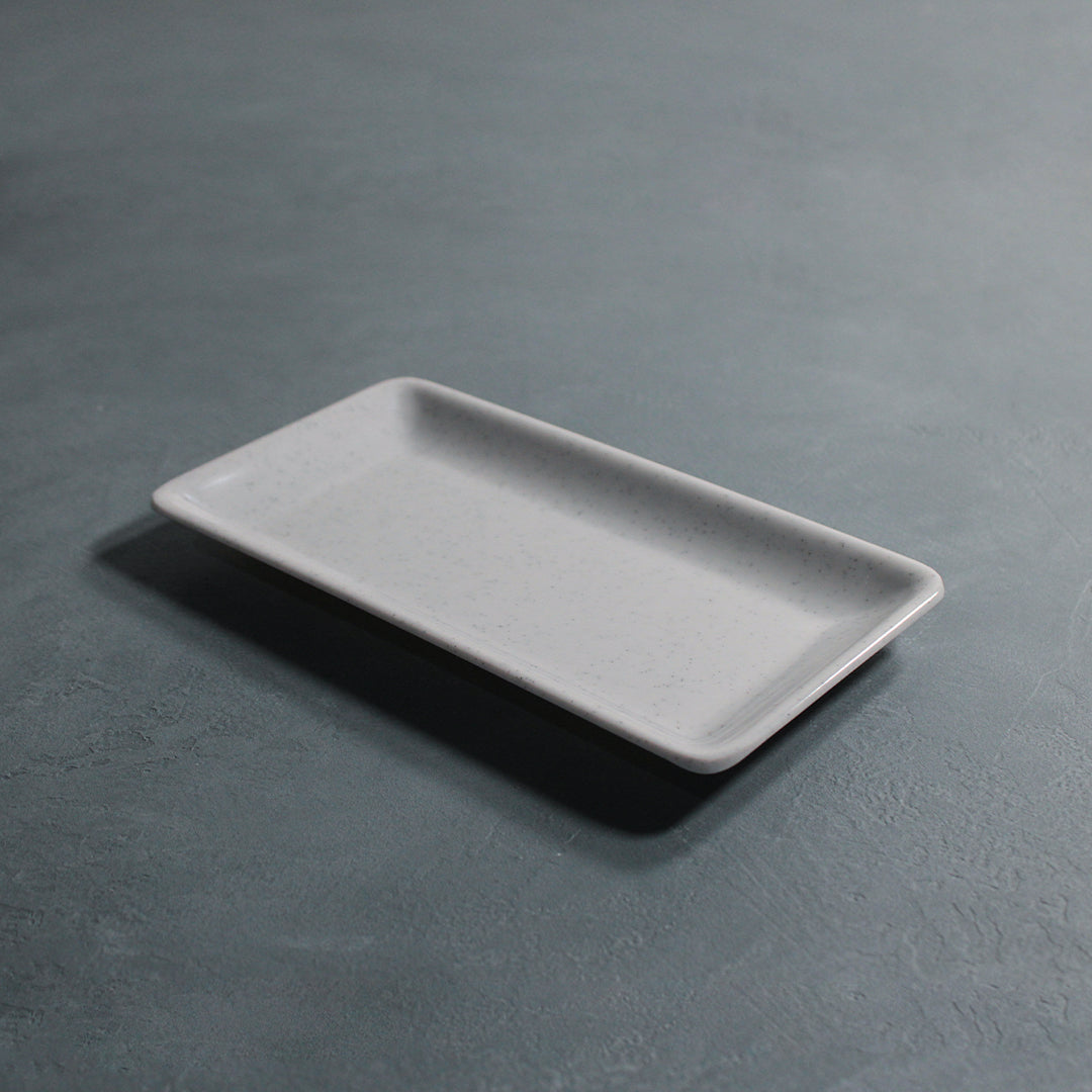 Rounded rectangular serving plate