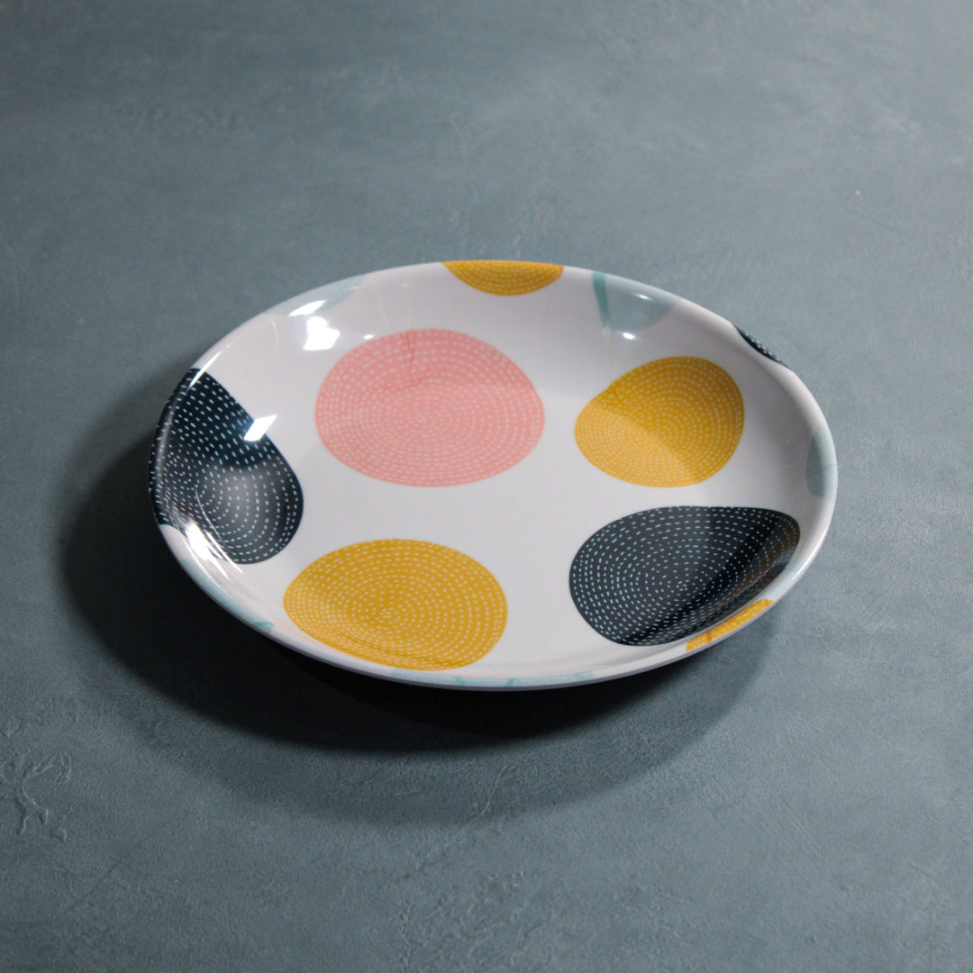 Dot – patterned round plate
