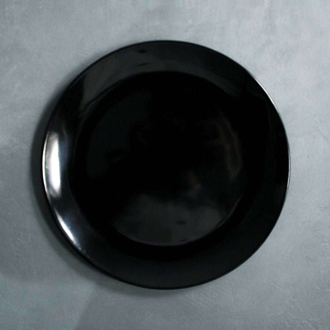 Circular serving plate