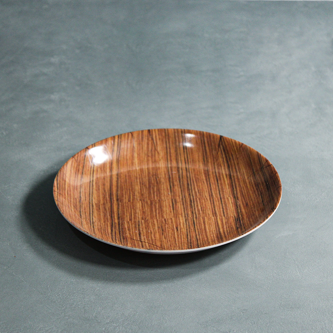 Wood-grained round plate